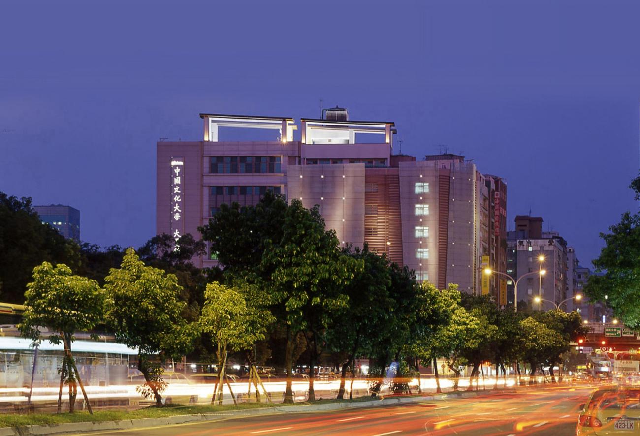 Large skyscraper foregrounded by cluster of trees