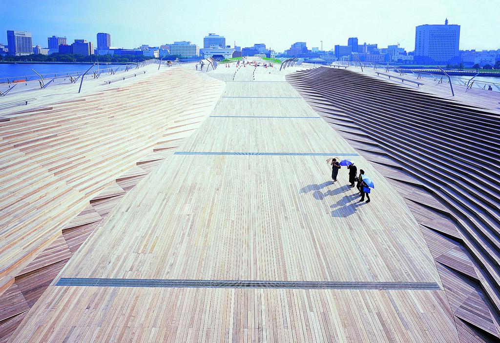 Wooden deck with striated sides